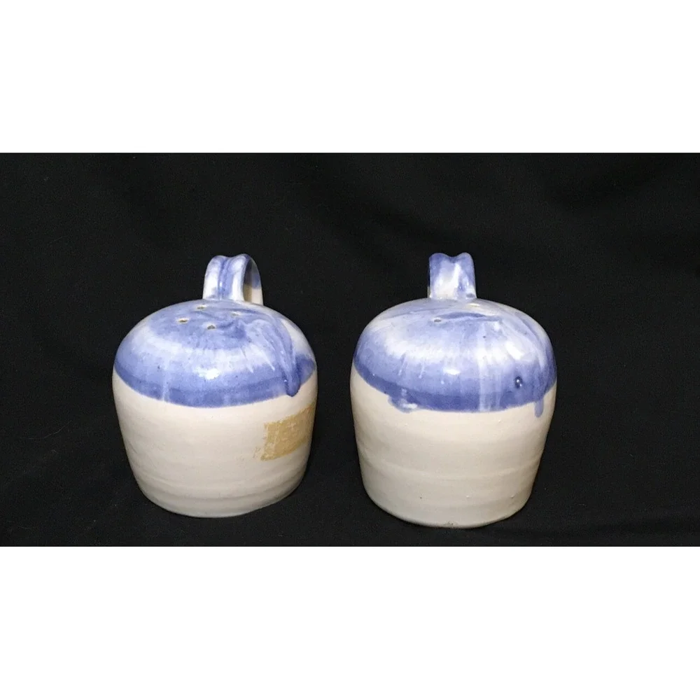 Bear Blue and White Pottery Highland WI Stove Top Stoneware Salt & Paper Shakers